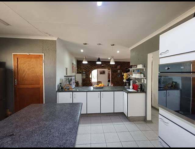 3 BEDROOM HOUSE FOR SALE IN VANDERBIJLPARK SE 4